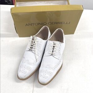 White Leather Oxford Shoes with Brogue Detailing
